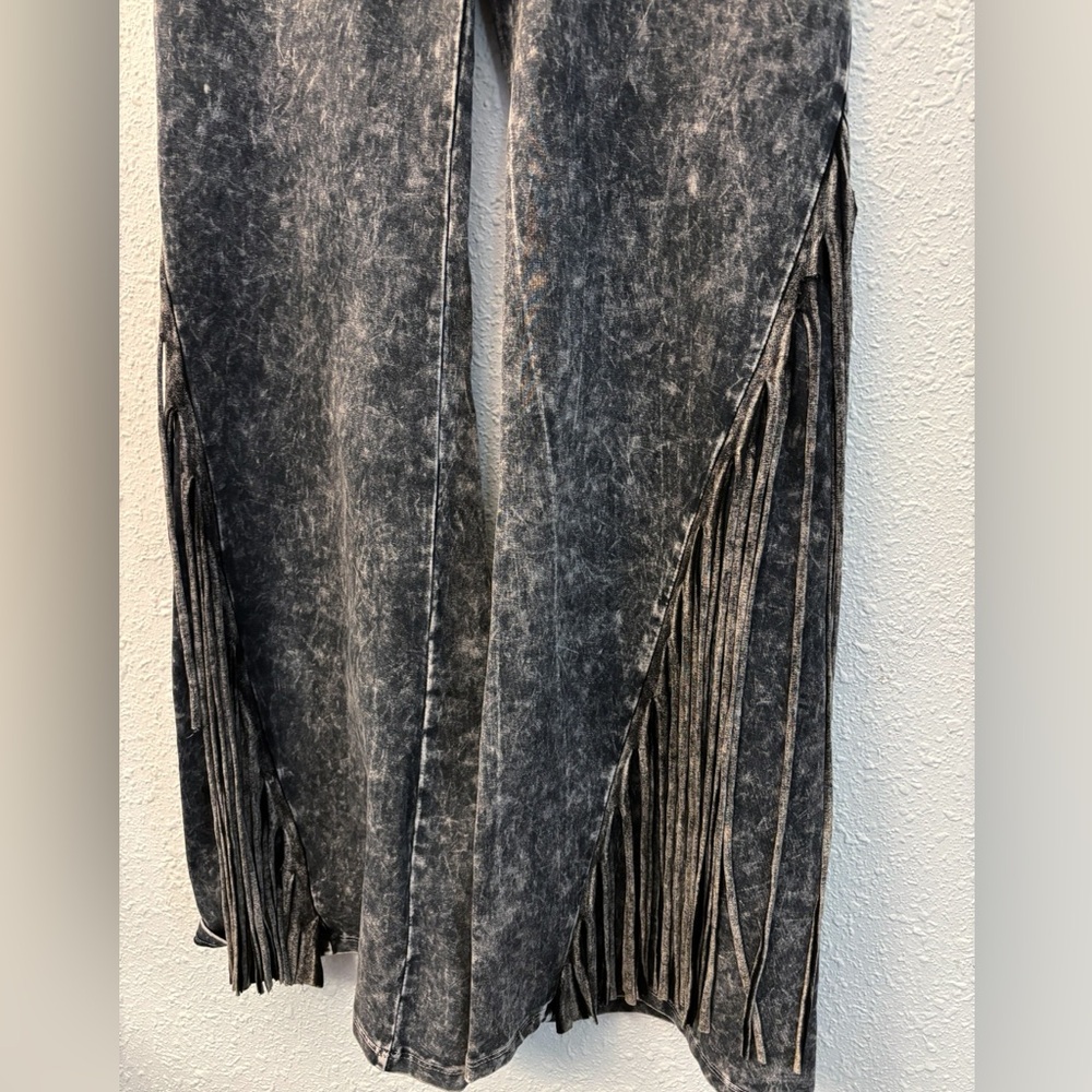 T Party stretch fringe flared leg yoga pants size Medium NWT - Picture 5 of 10